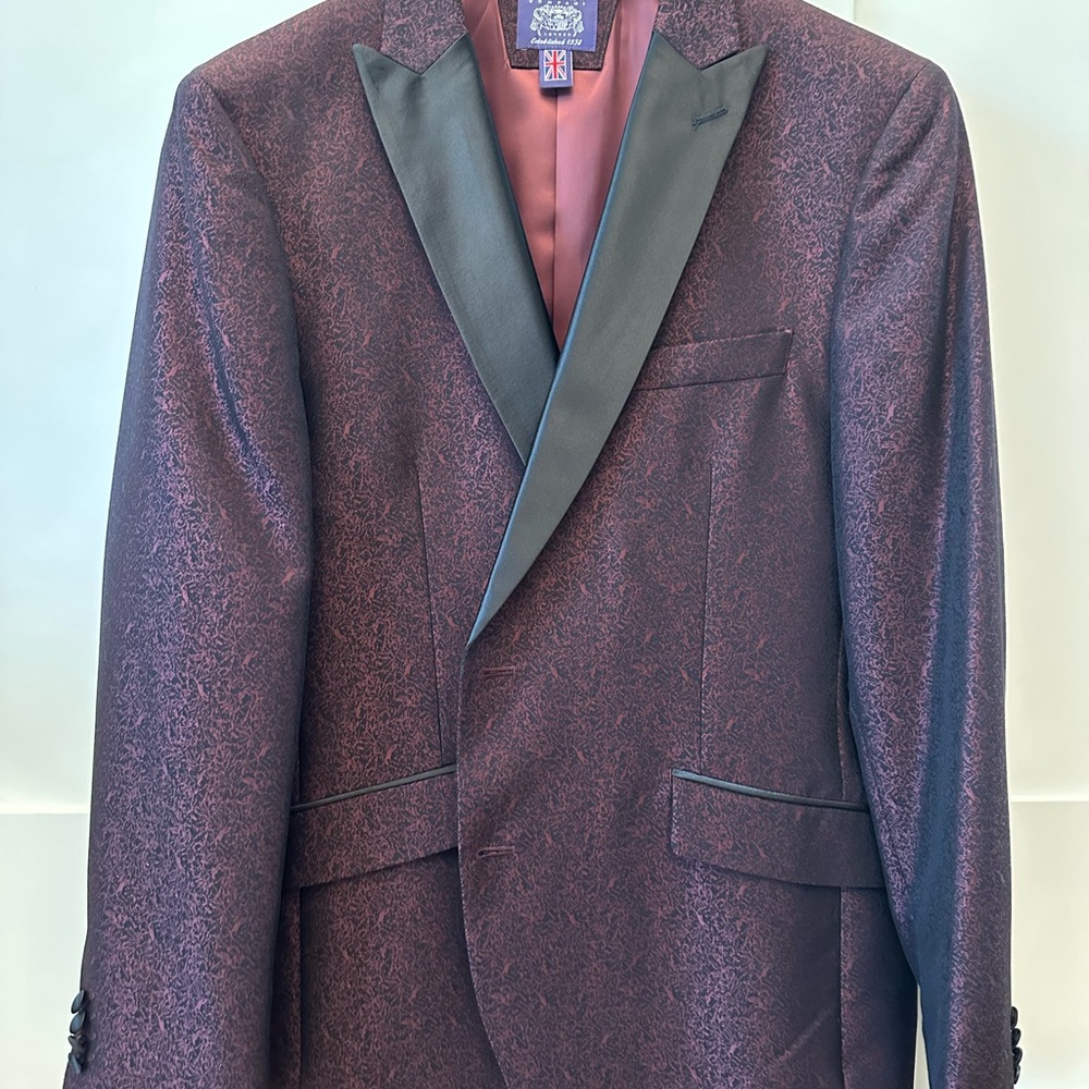 Sophisticated Maroon Tuxedo with Black Lapels